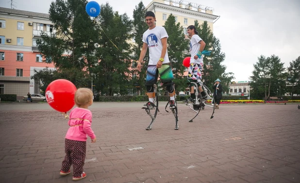 В Барнауле прошел первый "флешмоб" от застройщика.