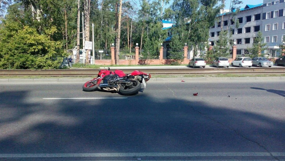 На Змеиногорском тракте сбили мотоциклиста. 7 июля 2016 года.