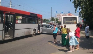 ДТП с участием двух автобусов и легкового автомобиля. Барнаул, 7 июля 2016 года.