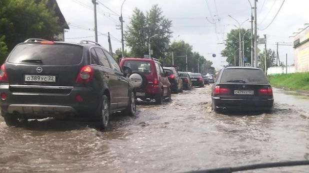 Проливные дожди затопили Новосибирск.