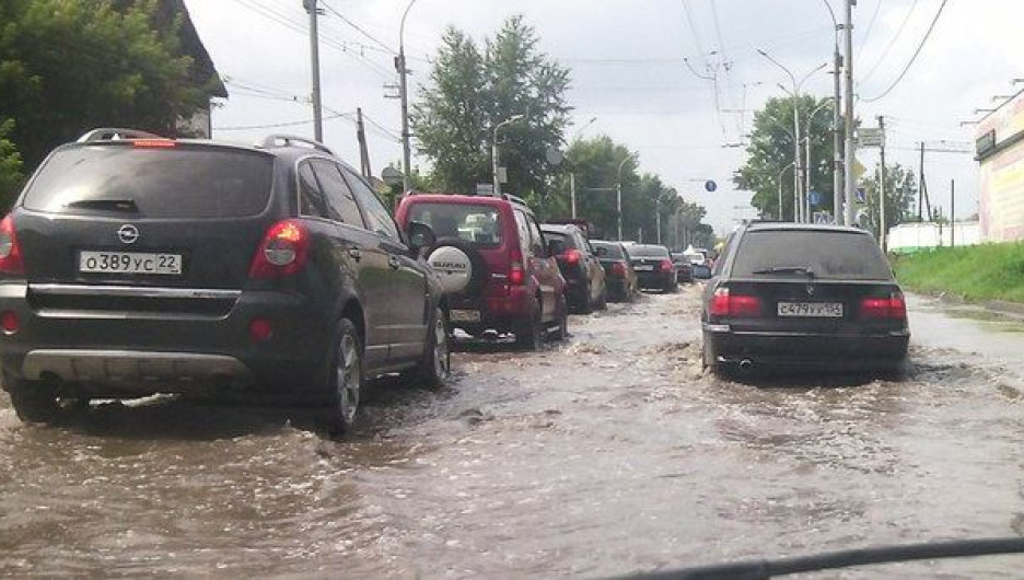 Проливные дожди затопили Новосибирск.