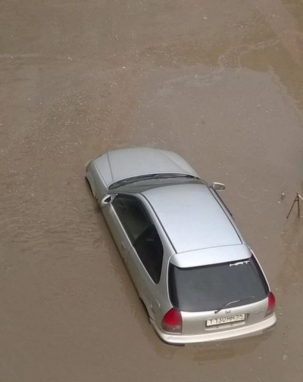 Проливные дожди затопили Новосибирск.