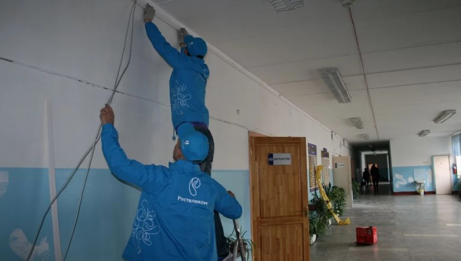 "Ростелеком" проложил 60 км кабеля чтобы транслировать видео со сдачи ЕГЭ.