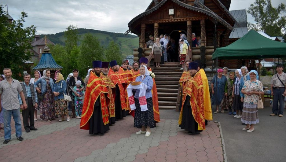 В Горно-Алтайск из Греции привезли десницу святого великомученика Димитрия Солунского 