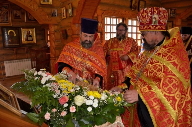 В Горно-Алтайск из Греции привезли десницу святого великомученика Димитрия Солунского 