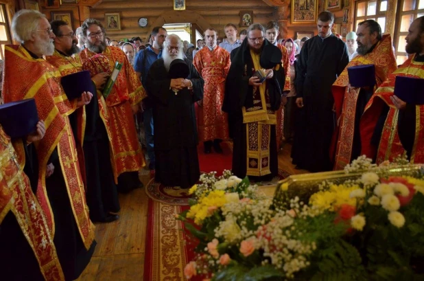 В Горно-Алтайск из Греции привезли десницу святого великомученика Димитрия Солунского 