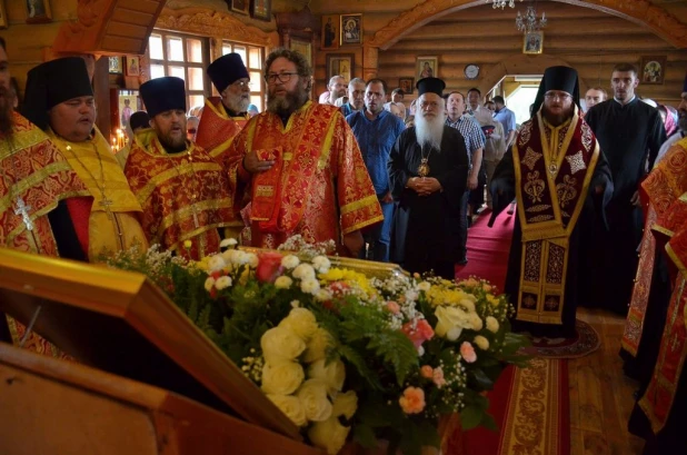 В Горно-Алтайск из Греции привезли десницу святого великомученика Димитрия Солунского 