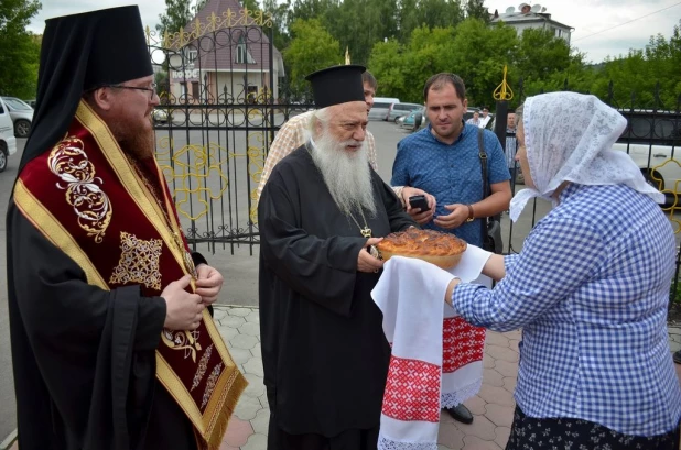 В Горно-Алтайск из Греции привезли десницу святого великомученика Димитрия Солунского 