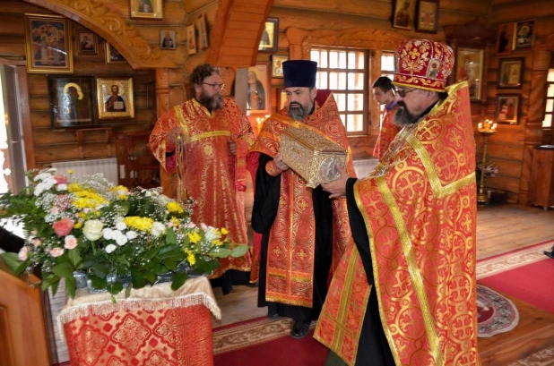 В Горно-Алтайск из Греции привезли десницу святого великомученика Димитрия Солунского 