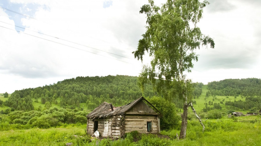 Заброшенный дом в деревне.