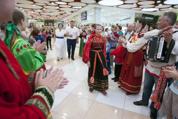 В Индустриальном районе отметили День семьи, любви и верности.