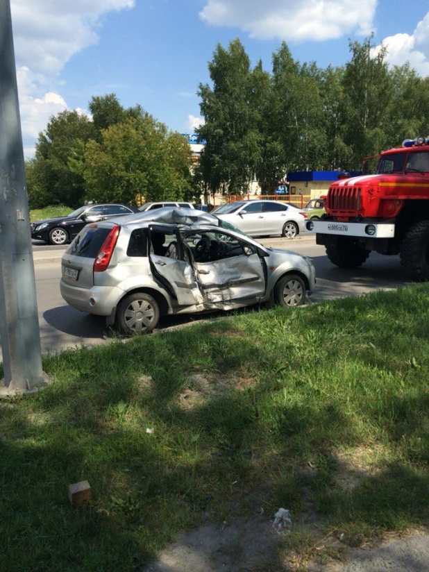 В аварию в Тюмени попал алтайский Ford.