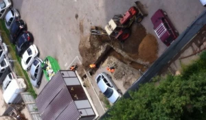 Барнаульские коммунальщики заблокировали ВАЗ. 11 июля 2016 года.