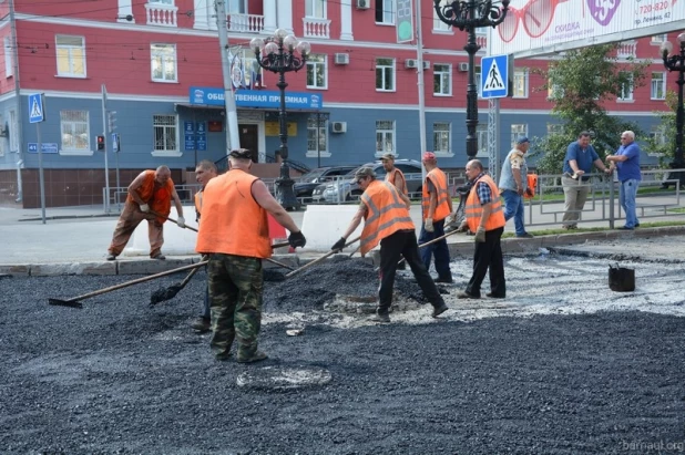 Ремонт дорожного полотна на проспекте Ленина в Барнауле. 12 июля 2016 года.