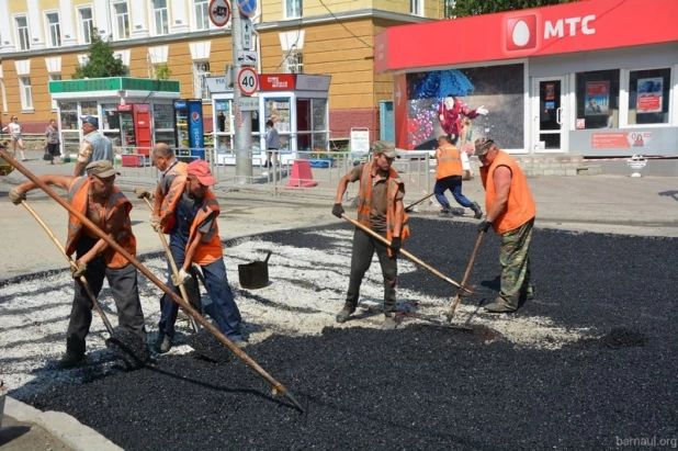 Ремонт дорожного полотна на проспекте Ленина в Барнауле. 12 июля 2016 года.