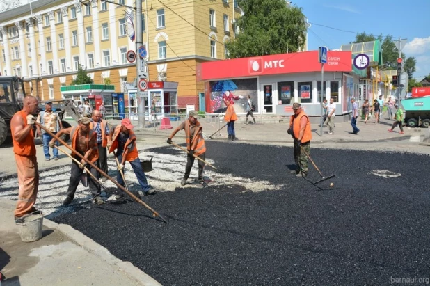 Ремонт дорожного полотна на проспекте Ленина в Барнауле. 12 июля 2016 года.