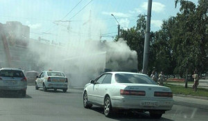 В Барнауле загорелся автобус. 13 июля 2016 года.