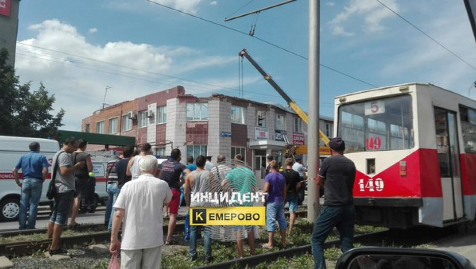 В Кемерово обрушилось здание ТЦ.