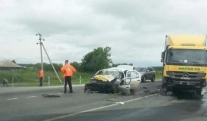 ДТП с участием такси и грузовика "Марии-Ра".