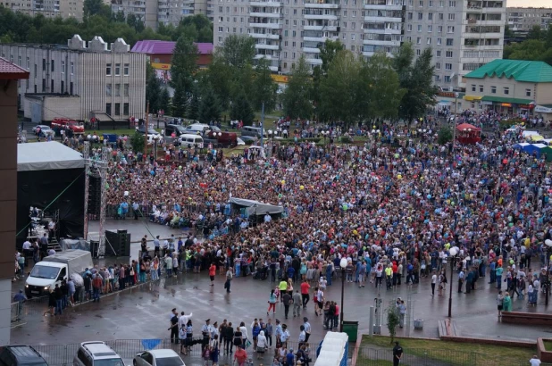 Дима Билан выступил на Дне металлурга в Заринске.