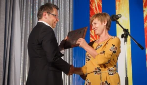 Передача награды.