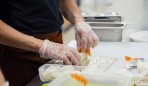 Служба доставки "Грильница" теперь работает еще быстрее.