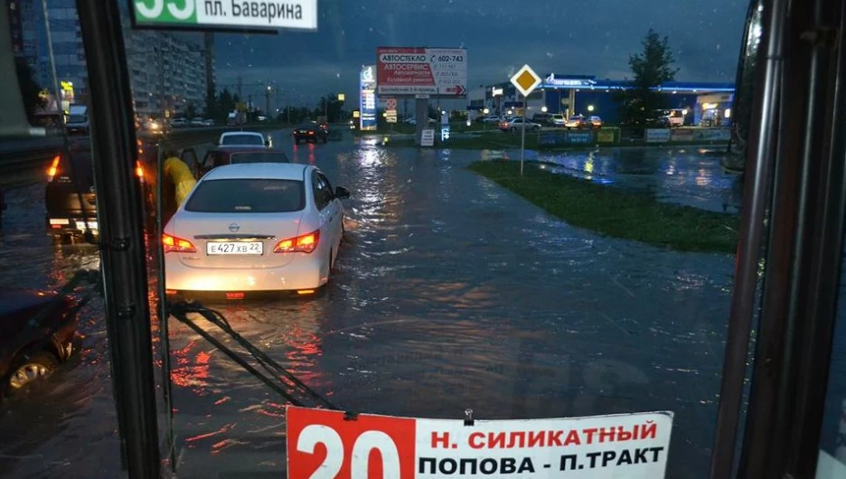 Потоп на улице Попова. Барнаул, 20 июля 2016 года.