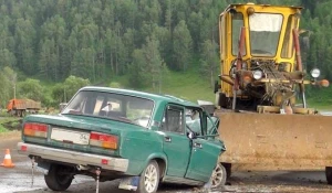 ВАЗ столкнулся с грейдером.