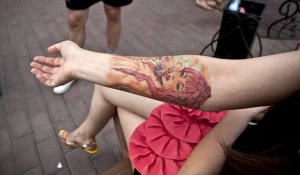 Цветные татуировки барнаульцев.