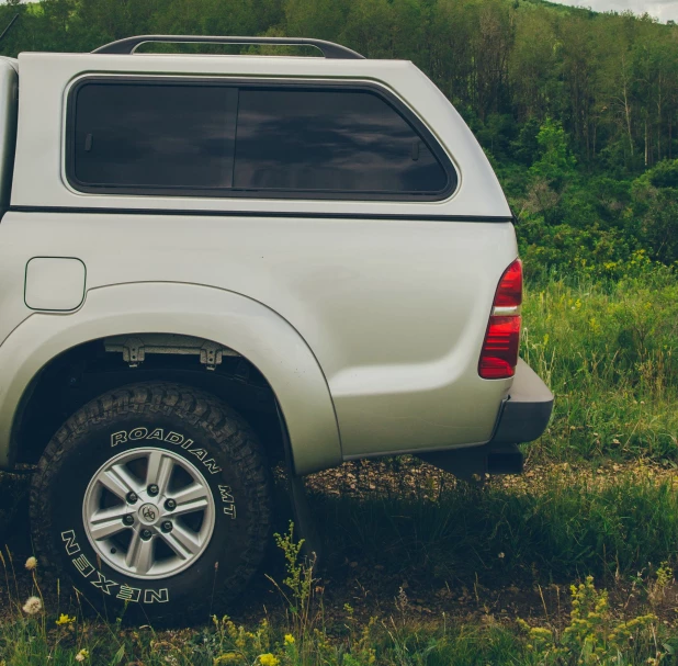 Toyota Hilux в предгорьях Алтая 