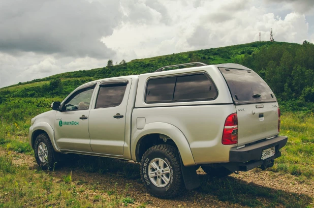 Toyota Hilux в предгорьях Алтая 