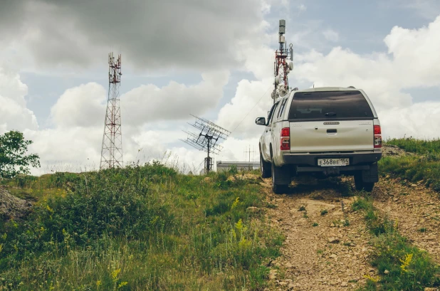 Toyota Hilux в предгорьях Алтая 