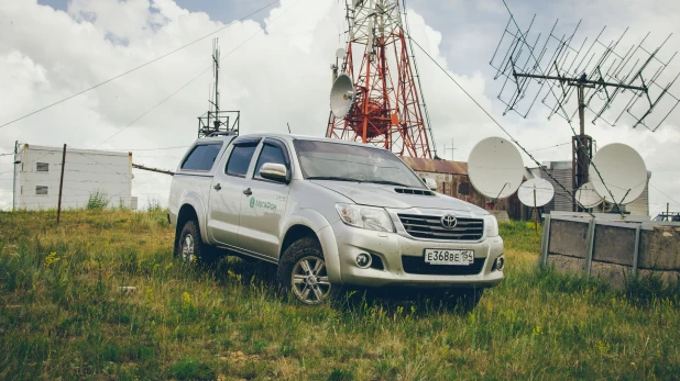 Toyota Hilux в предгорьях Алтая 