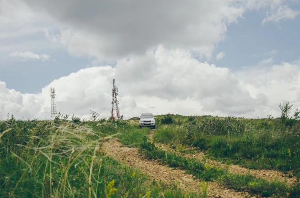 Toyota Hilux в предгорьях Алтая 