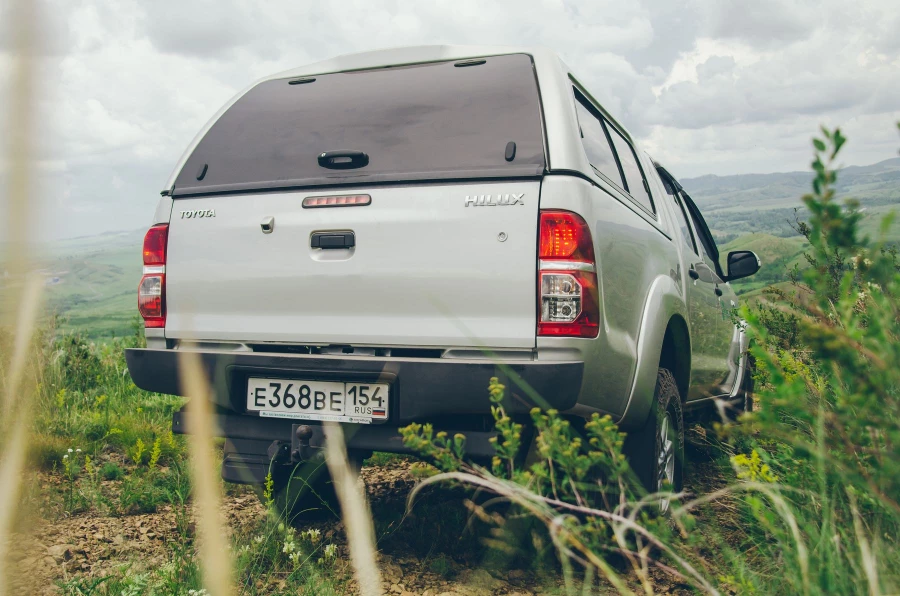 Toyota Hilux в предгорьях Алтая 