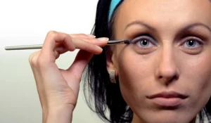 Мешки под глазами.