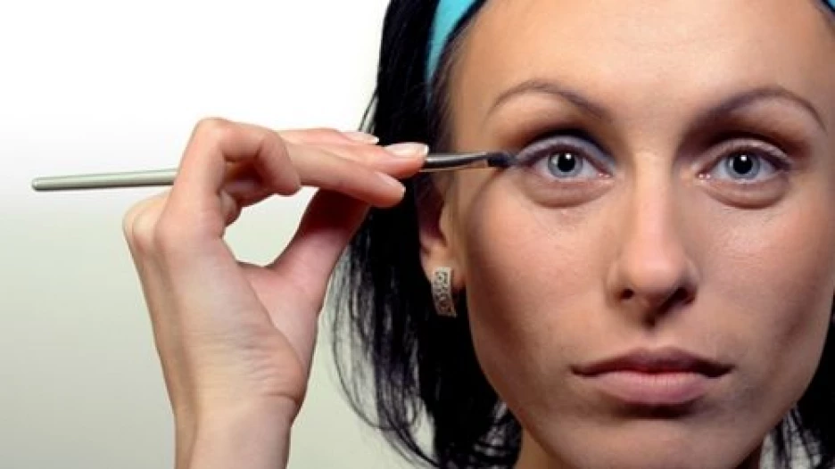 Мешки под глазами.