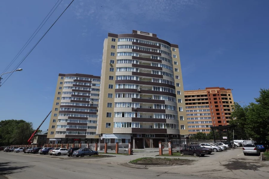 Комплекс жилых домов по ул. П.Сухова 2-а,2-б и пр-ту Ленина, 195