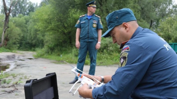 ГУ МЧС мониторит обстановку на пляжах с помощью квадрокоптеров.