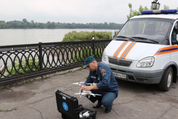 ГУ МЧС мониторит обстановку на пляжах с помощью квадрокоптеров.