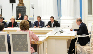 Владимир Путин на заседании правительства.