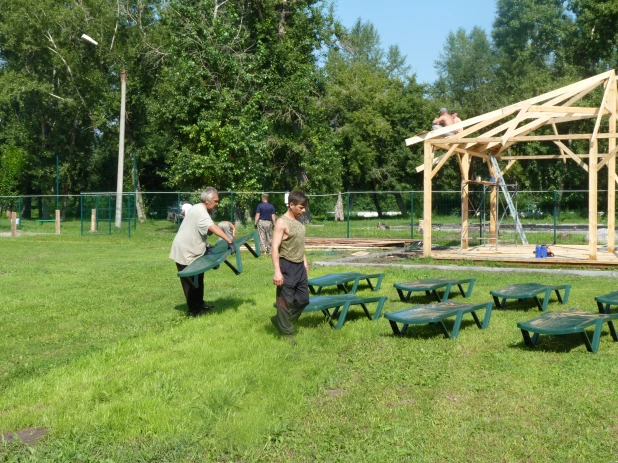 Открытый бассейн в "Изумрудном"