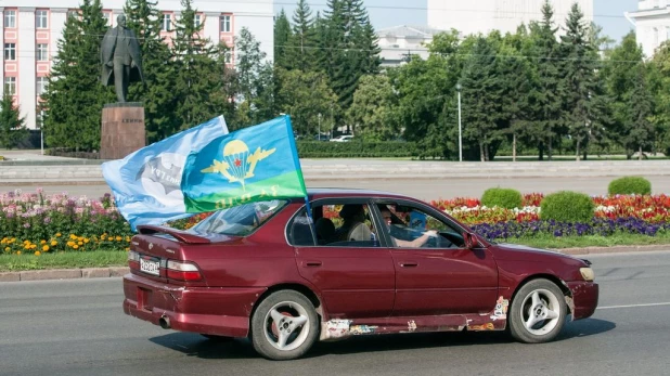 Как в Барнауле отмечают день ВДВ. 2 августа 2016.