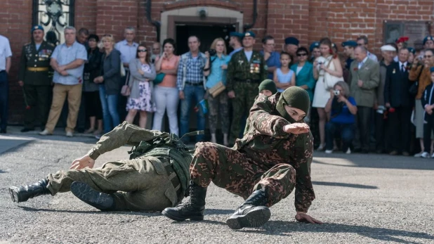 Как в Барнауле отмечают день ВДВ. 2 августа 2016.