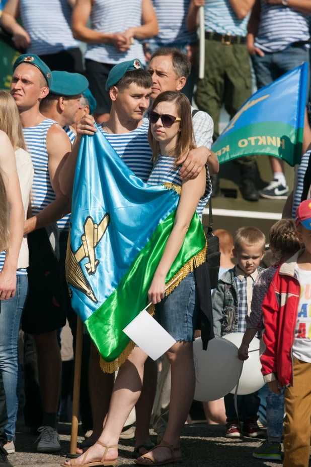 Как в Барнауле отмечают день ВДВ. 2 августа 2016.