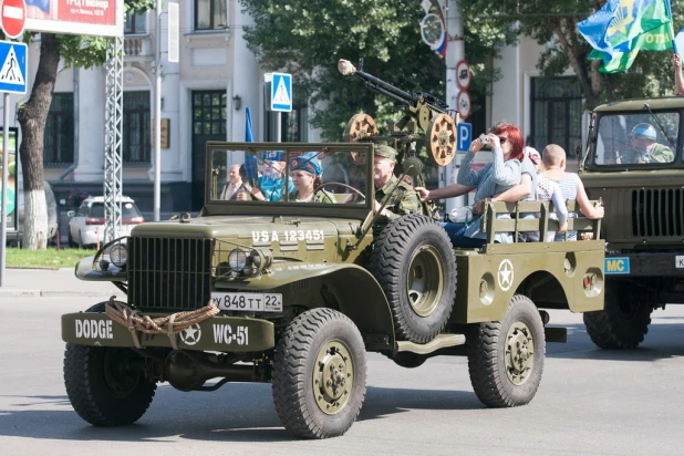 Как в Барнауле отмечают день ВДВ. 2 августа 2016.