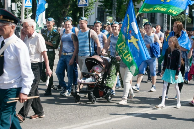 Как в Барнауле отмечают день ВДВ. 2 августа 2016.