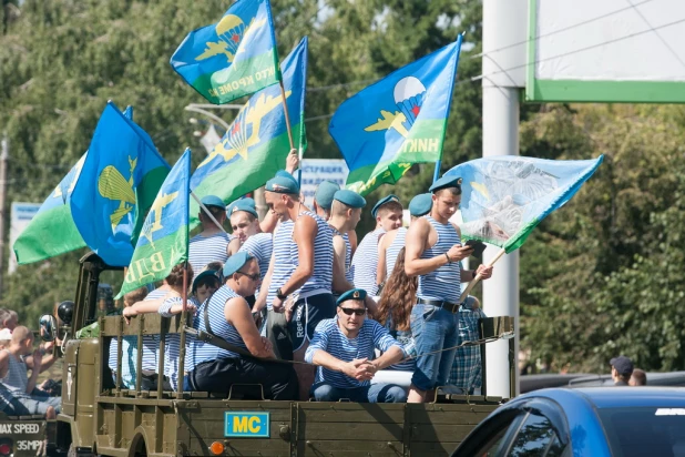 Как в Барнауле отмечают день ВДВ. 2 августа 2016.