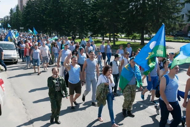 Как в Барнауле отмечают день ВДВ. 2 августа 2016.