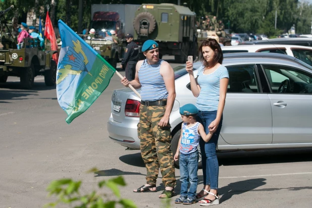 Как в Барнауле отмечают день ВДВ. 2 августа 2016.